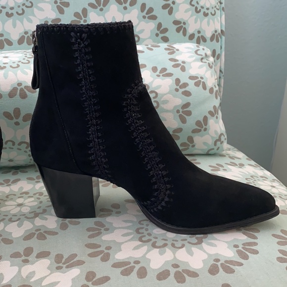 Alexandre Birman Benta Suede Booties - Picture 6 of 12
